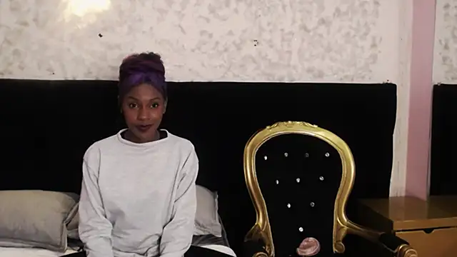 Aliis Love online show from February 12, 2026, 5:07 am