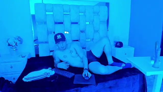 Snapshot of TeylorTompson chatting on November 8, 2025, 12:42 pm TeylorTompson online show from November 8, 2025, 12:42 pm