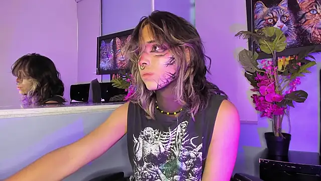 luxiel  online show from November 26, 2025, 10:43 pm