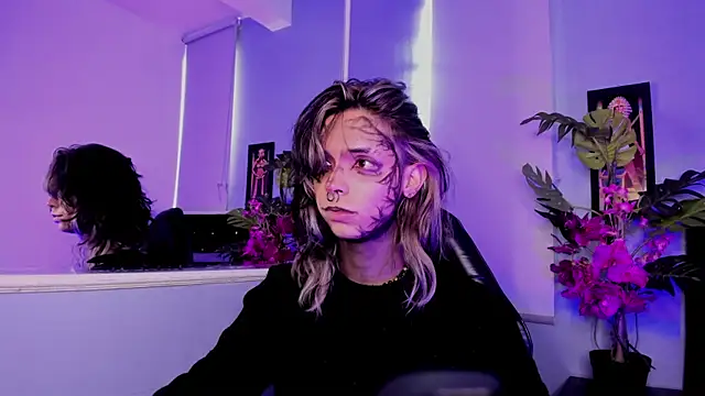 luxiel  online show from December 2, 2025, 7:59 pm