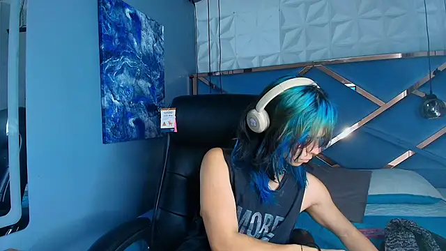 Snapshot of luxiel_ chatting on April 28, 2026, 9:30 pm luxiel online show from April 28, 2026, 9:30 pm