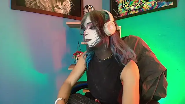 luxiel  online show from February 27, 2026, 10:20 pm