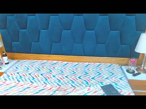 Snapshot of morrigan_luxus2 chatting on November 29, 2025, 12:00 am morrigan luxus2 online show from November 29, 2025, 12:00 am