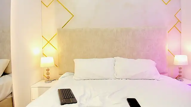 isaa and juanjo online show from November 28, 2025, 3:39 am