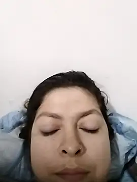 Snapshot of Chechi_miau chatting on November 17, 2025, 4:38 am Chechi miau online show from November 17, 2025, 4:38 am