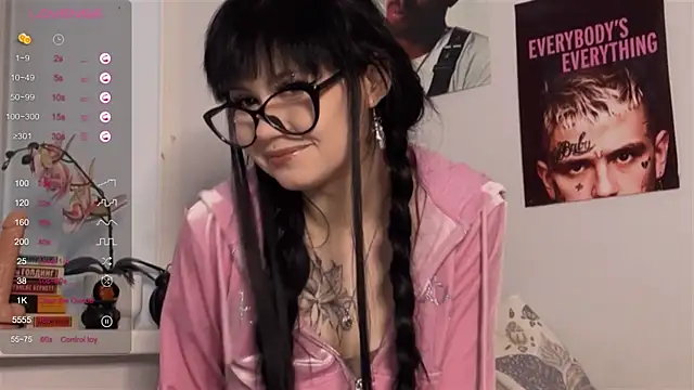 CharlyOrwell online show from November 17, 2025, 6:17 am