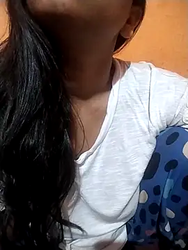 Sexy Divya   online show from April 10, 2026, 11:34 pm
