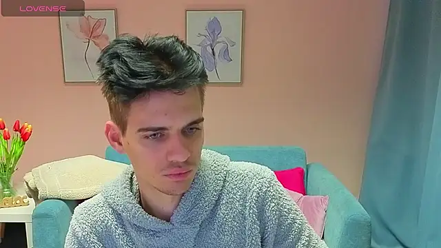 LiamMerci online show from November 10, 2025, 7:24 am