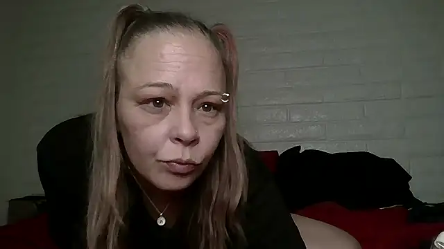 nikkibae33 online show from April 10, 2026, 2:18 am