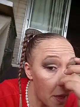 nikkibae33 online show from April 6, 2026, 9:49 pm