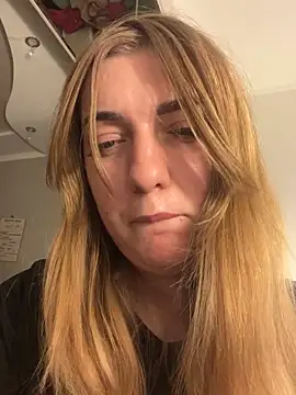 Snapshot of Avila_aa chatting on November 12, 2025, 9:18 pm Avila aa online show from November 12, 2025, 9:18 pm