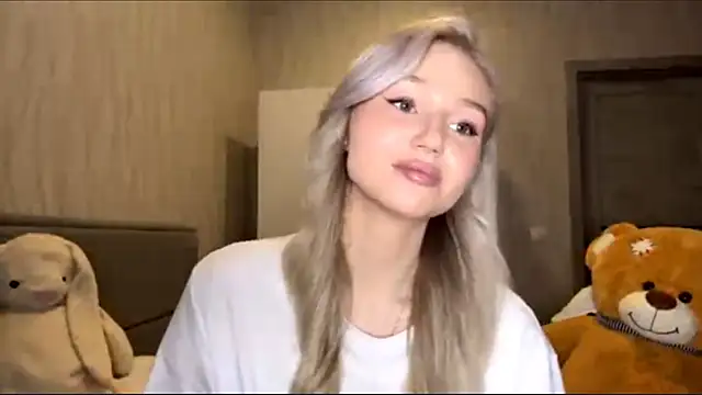 Snapshot of MoonlitCrystalia chatting on November 9, 2025, 4:22 pm MoonlitCrystalia online show from November 9, 2025, 4:22 pm