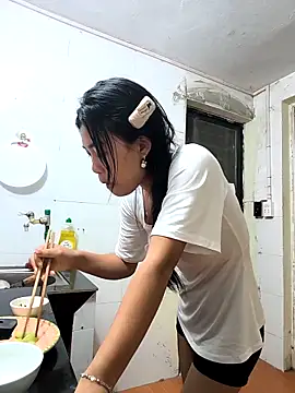 Lynly k2 online show from February 27, 2026, 12:27 pm