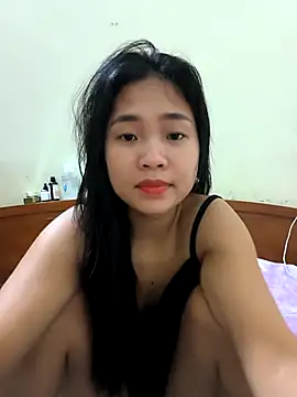 Lynly k2 online show from April 19, 2026, 1:01 pm