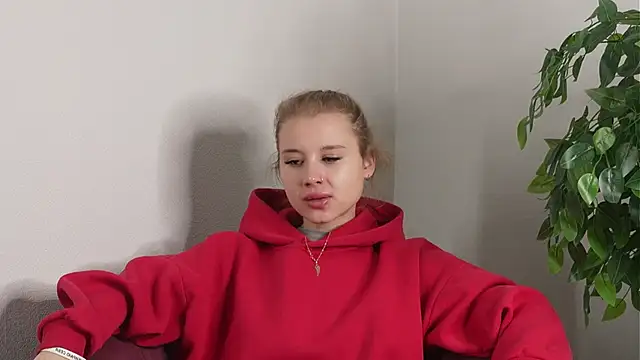 Snapshot of NganZarella chatting on November 10, 2025, 4:28 am NganZarella online show from November 10, 2025, 4:28 am