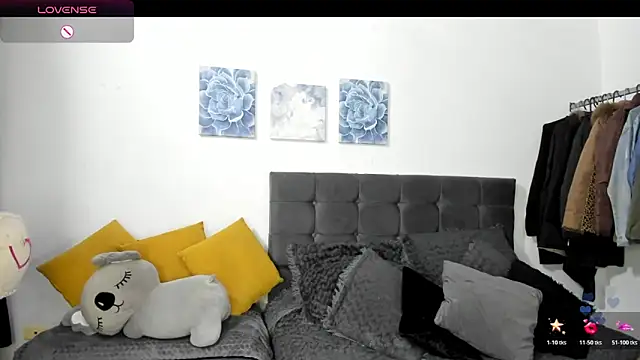 ariannawil online show from March 1, 2026, 10:54 pm