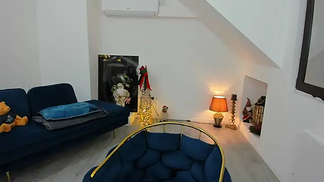 AnyaEvy online show from December 1, 2025, 4:46 am