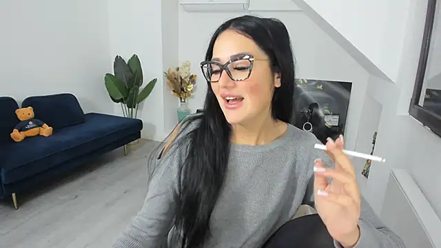 AnyaEvy online show from February 3, 2026, 4:32 am