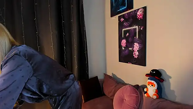 Snapshot of desperate_ramona chatting on November 19, 2025, 1:55 pm desperate ramona online show from November 19, 2025, 1:55 pm