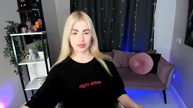 Snapshot of desperate_ramona chatting on November 13, 2025, 5:55 am desperate ramona online show from November 13, 2025, 5:55 am