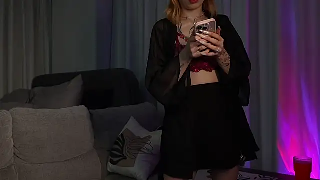 LinaaVelle online show from May 22, 2026, 8:07 pm