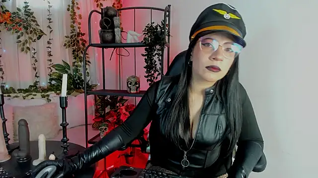 Snapshot of Halley_Ravenn chatting on May 15, 2026, 9:13 pm Halley Ravenn online show from May 15, 2026, 9:13 pm