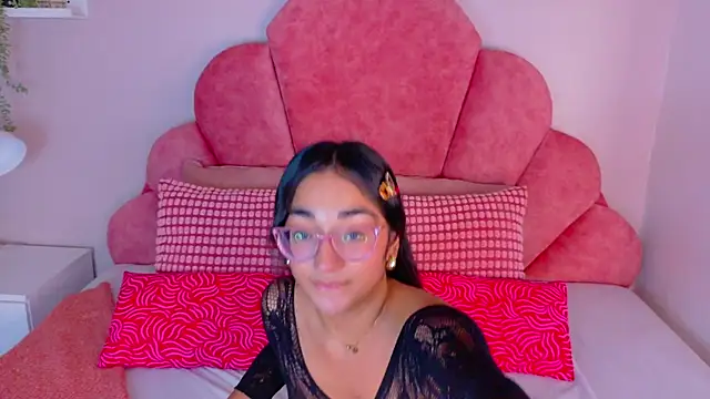 NicoletCherry   online show from January 12, 2026, 7:42 pm