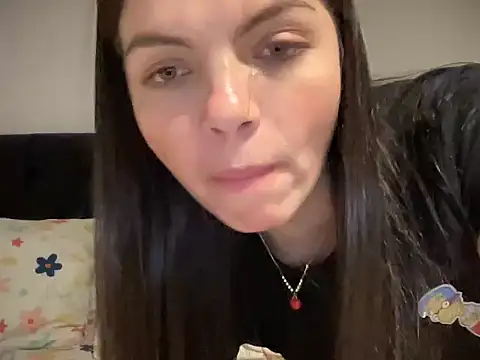 Snapshot of Mariana_Ve chatting on November 10, 2025, 3:22 am Mariana Ve online show from November 10, 2025, 3:22 am