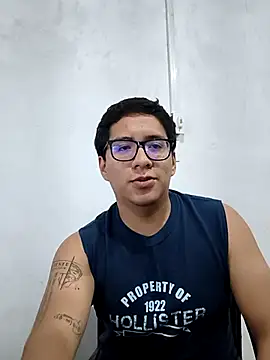 Snapshot of MiltonCede chatting on November 7, 2025, 11:08 pm MiltonCede online show from November 7, 2025, 11:08 pm