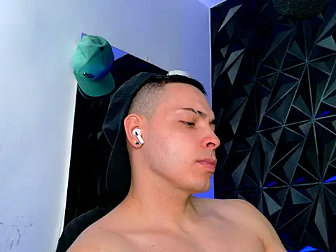 Maxwell Dupont online show from November 21, 2025, 7:57 pm