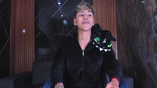 Timmy Kiing  online show from November 23, 2025, 8:52 pm