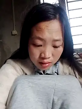 Yumiik2kk online show from December 15, 2025, 9:48 am