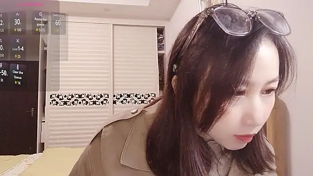 Ella61 online show from November 11, 2025, 1:28 pm