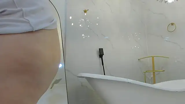 ashley stone7 online show from December 21, 2025, 7:59 pm