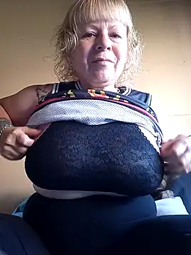 1milfemma online show from November 23, 2025, 7:35 pm