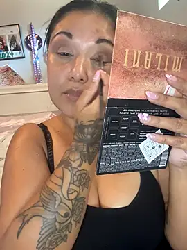 Snapshot of tattedlatina chatting on November 9, 2025, 5:17 pm tattedlatina online show from November 9, 2025, 5:17 pm