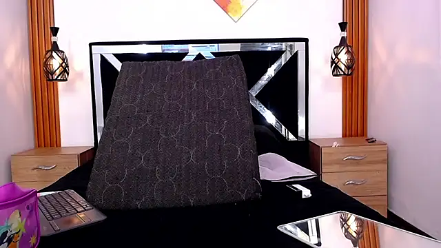 SCARLETT INK  online show from June 17, 2026, 12:43 am