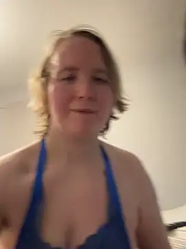 MollyWest  online show from November 13, 2025, 7:29 pm