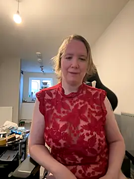 MollyWest  online show from November 19, 2025, 8:03 am