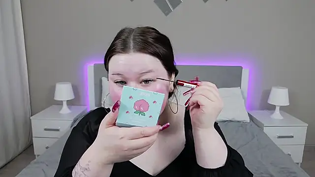 EvaNova  online show from November 13, 2025, 4:27 am