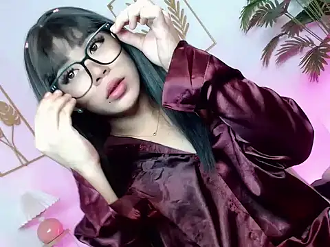 slutty lauraxxx online show from April 8, 2026, 12:06 pm