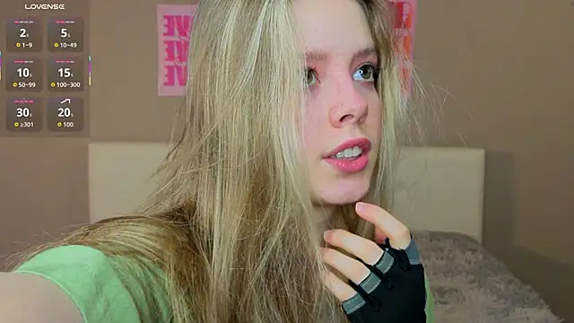 TiffinyMergist online show from March 4, 2026, 7:27 am