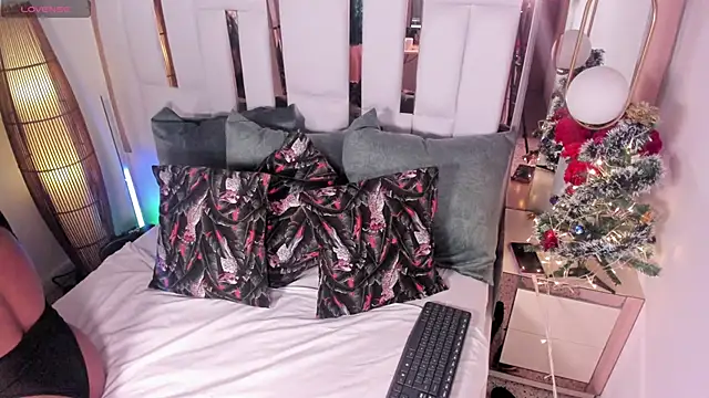 Snapshot of miadraven chatting on December 1, 2025, 9:37 pm miadraven online show from December 1, 2025, 9:37 pm