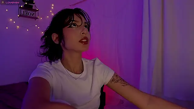 Tamara Aluna  online show from January 14, 2026, 10:13 pm