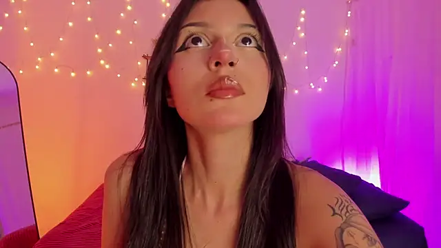 Tamara Aluna  online show from May 9, 2026, 11:41 pm