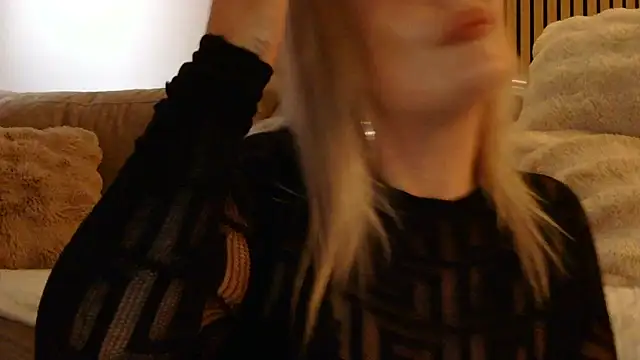 lorenarowena online show from February 6, 2026, 3:08 pm