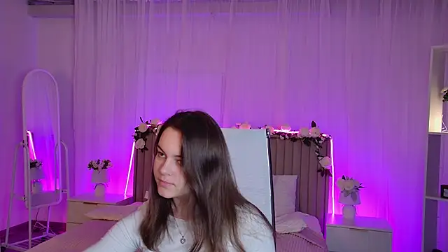 Snapshot of FrancescaCavaliere chatting on June 2, 2026, 9:09 am FrancescaCavaliere online show from June 2, 2026, 9:09 am