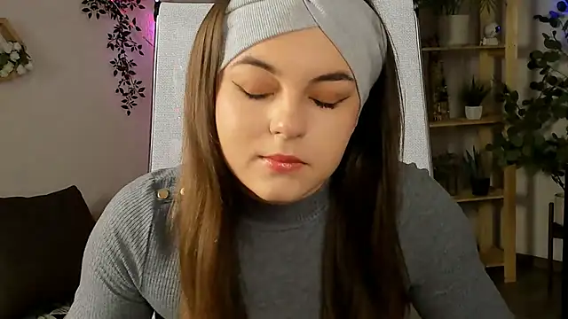 FrancescaCavaliere online show from November 25, 2025, 9:09 am