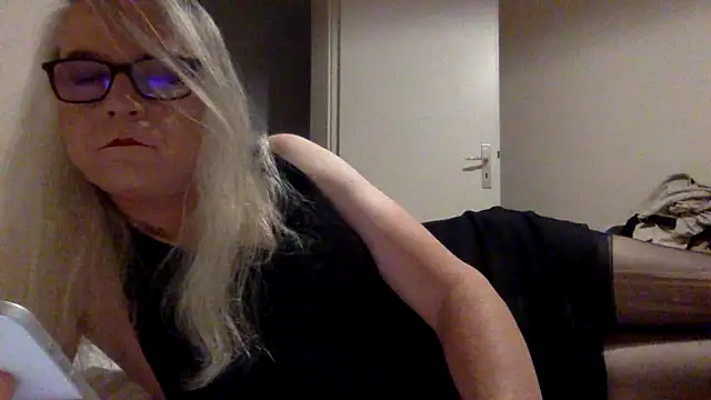 nicohumm online show from June 5, 2026, 11:21 pm