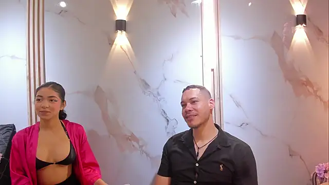 Snapshot of Aron_and_molly chatting on November 12, 2025, 12:31 pm Aron and molly online show from November 12, 2025, 12:31 pm